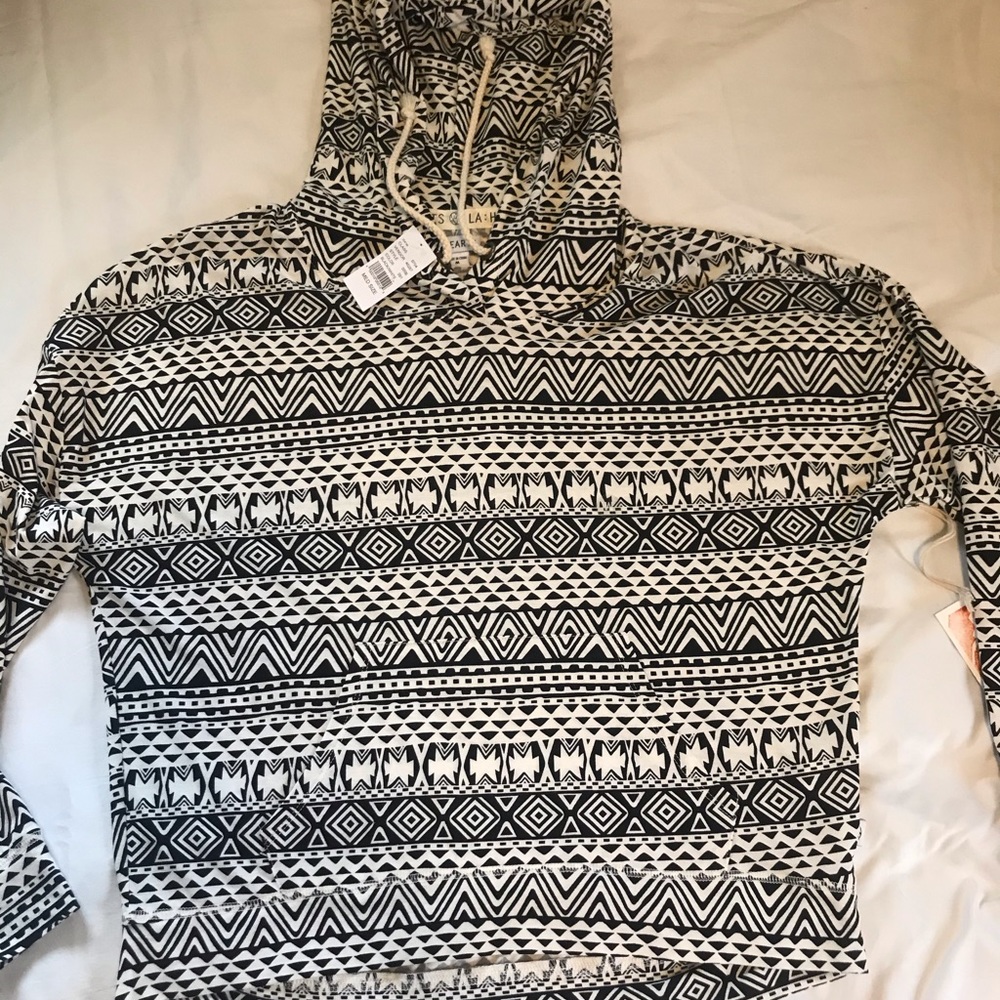 Lightweight hooded pullover, size Medium